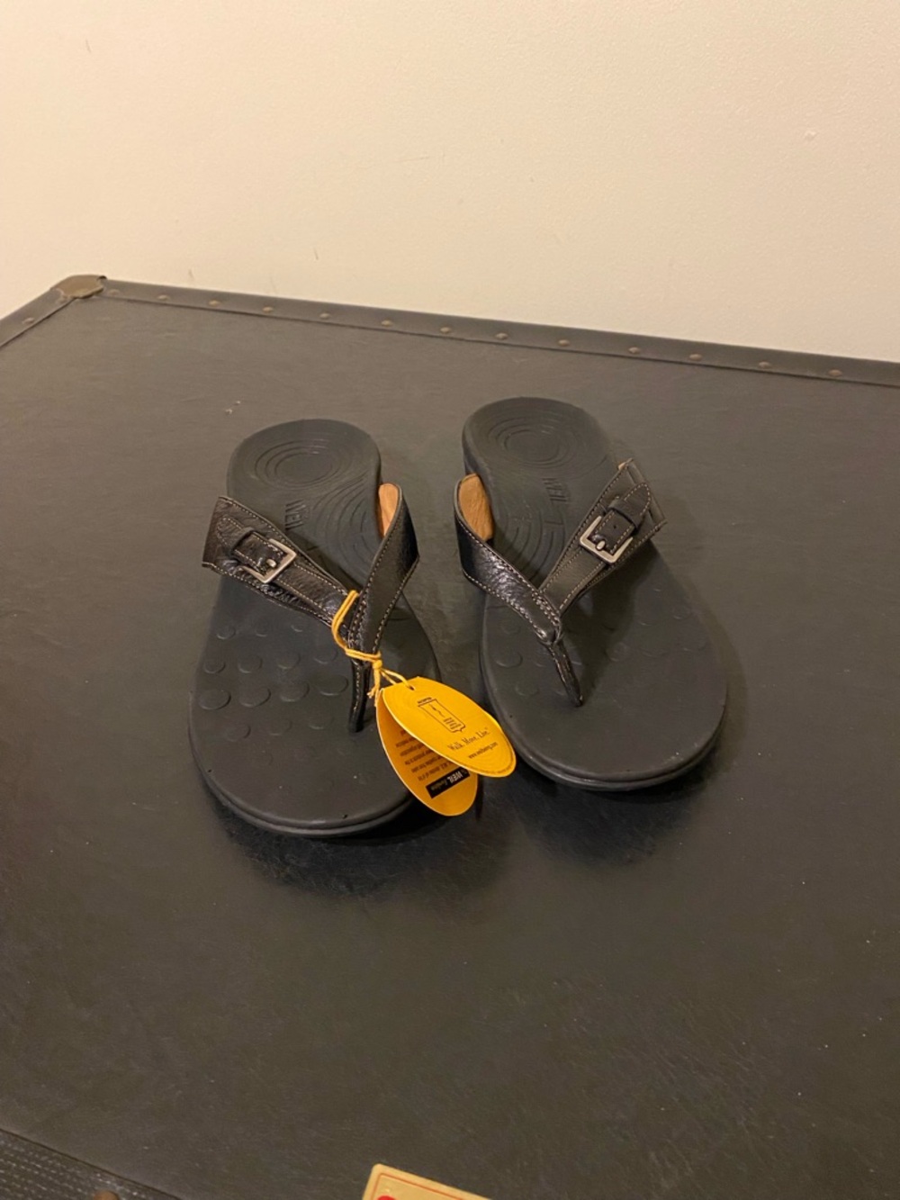 Dr. Andrew Weil Clam & Clarity Black Leather Women's Thong Sandals with Buckle - Picture 2 of 13